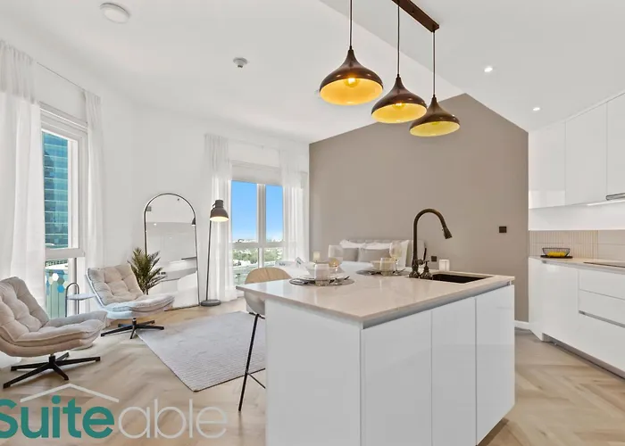 Spacious Refurbished Studio Steps Away From Metro
