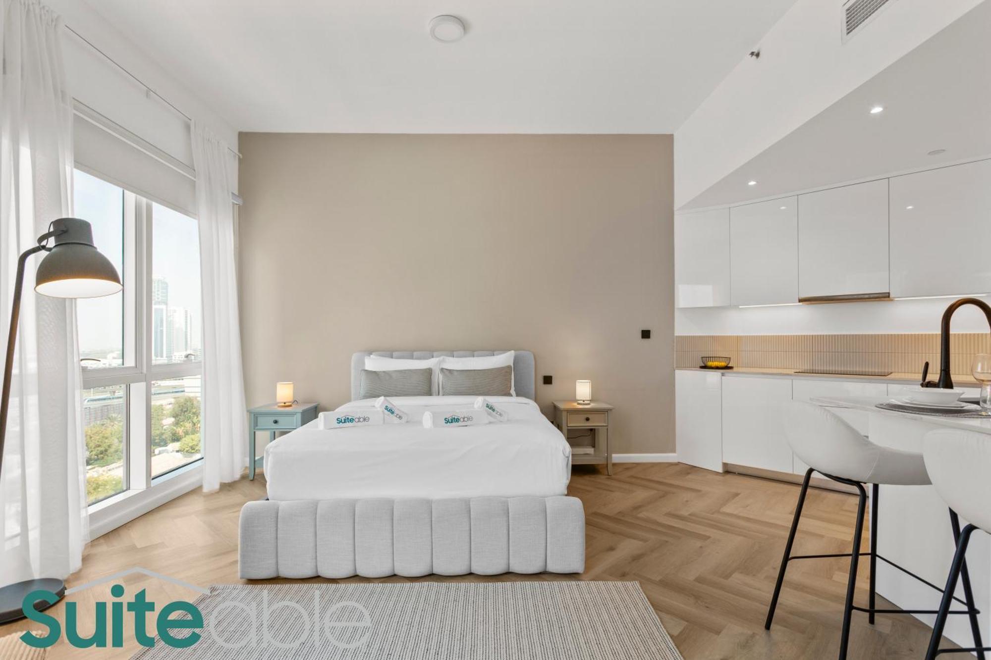 Spacious Refurbished Steps Away From Metro